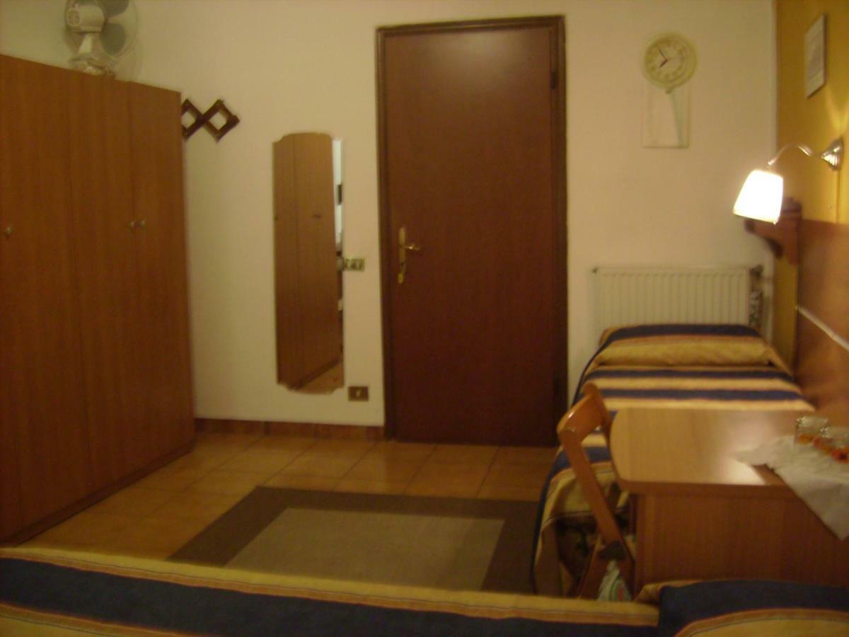 B&B Vaticanrooms Rome Bagian luar foto